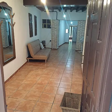 La De Alanah Nyaraló *